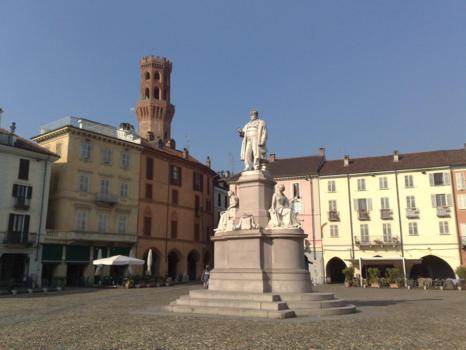 Foto di Vercelli (Piazza Cavour)